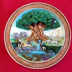 Disney's 3D Collectible Plate - Animal Kingdom